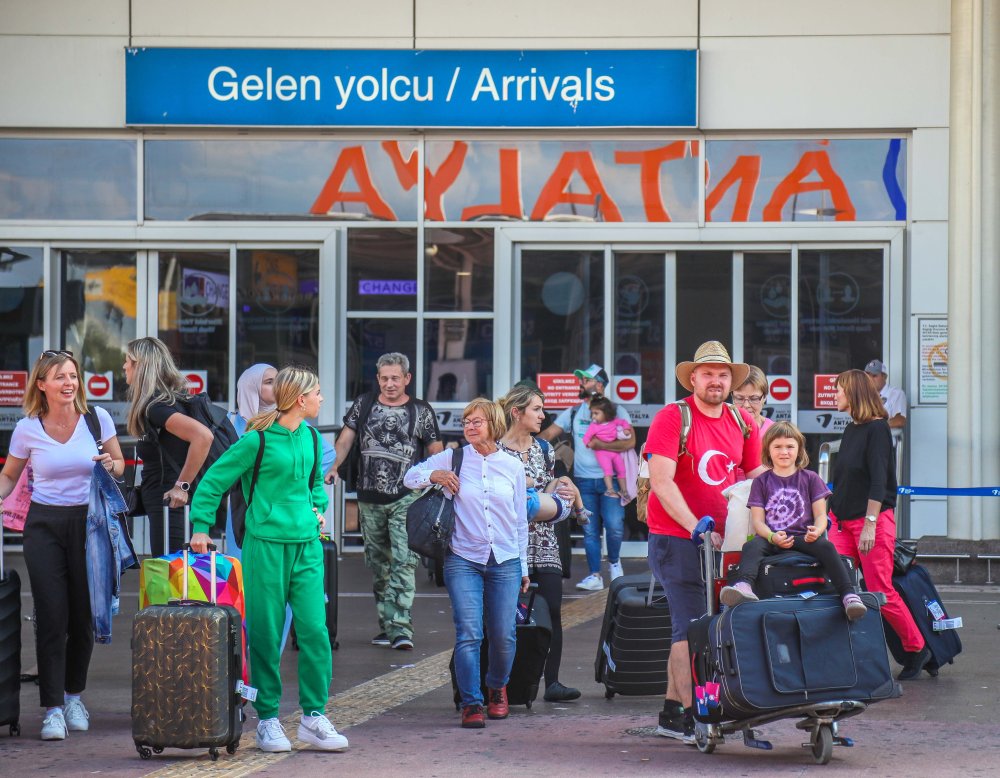İlde hava yoluyla gelen turist sayısı 6 milyonu aştı