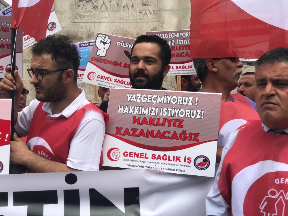 Sağlıkçılar memur maaşına tepki için iş bıraktı