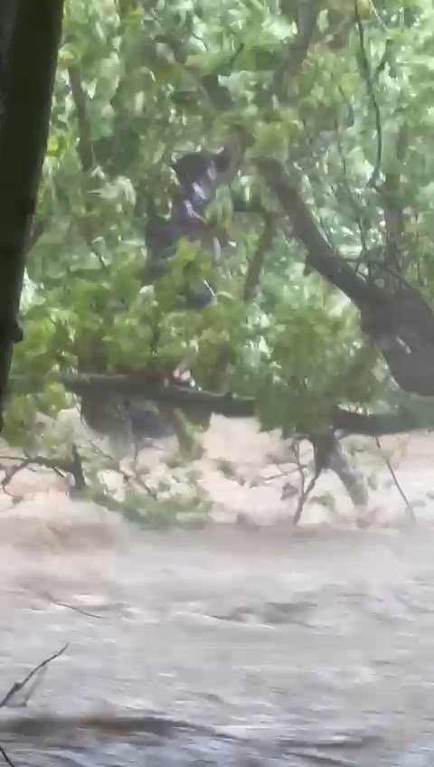 İstanbul'da mahsur kalanlar helikopterle kurtarıldı