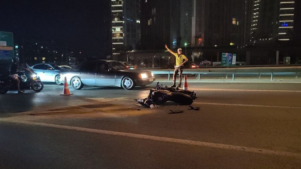 Arıza yapan araca çarpan motosikletli öldü