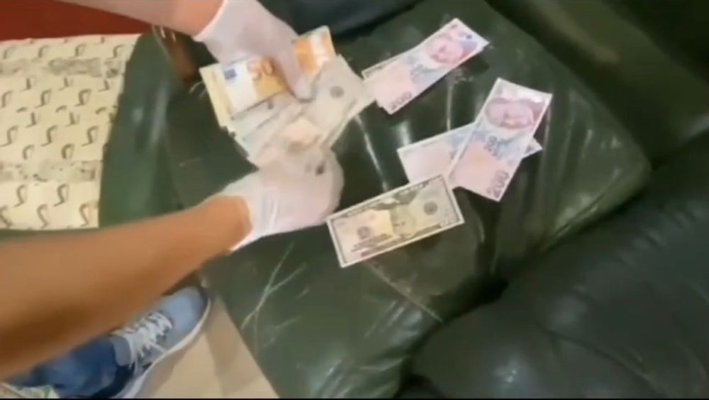 Bir evde tespit edildi: Ev içerisinde farklı noktalara gizlenmiş