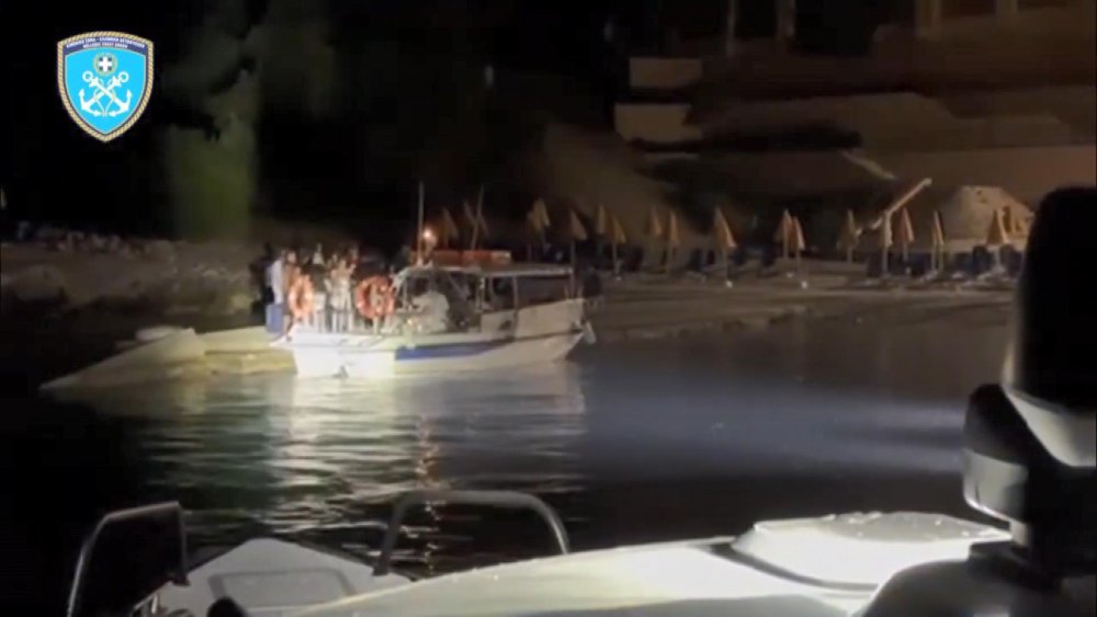 Yunanistan’dan tahliyeler sürüyor