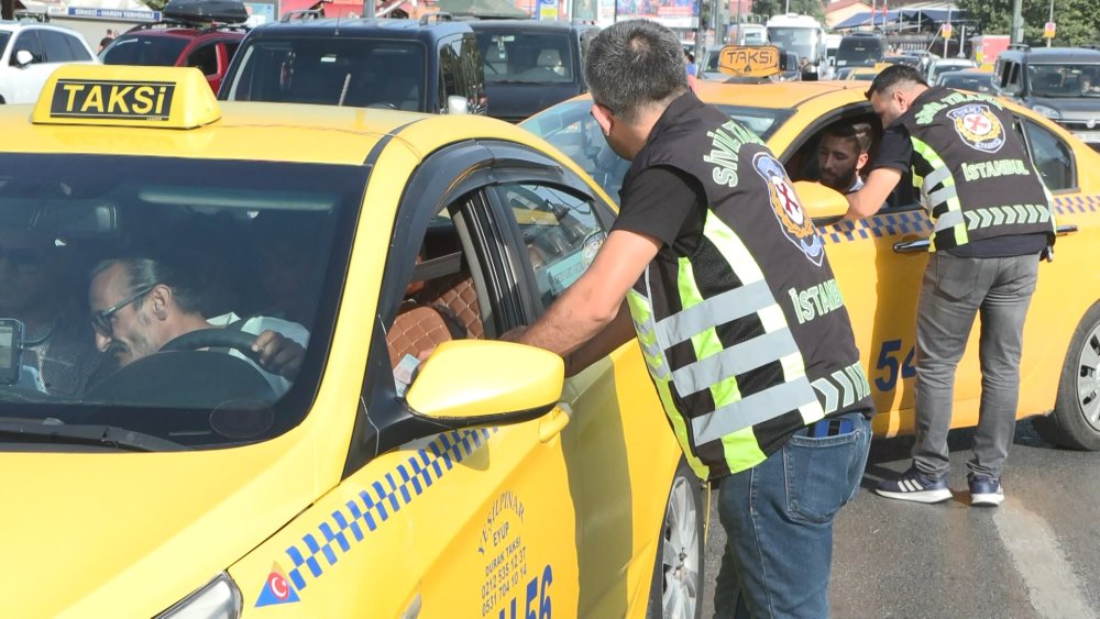 Denetim noktasından kaçmak istedi: Ehliyetine 2081 yılına kadar el konulduğu ortaya çıktı