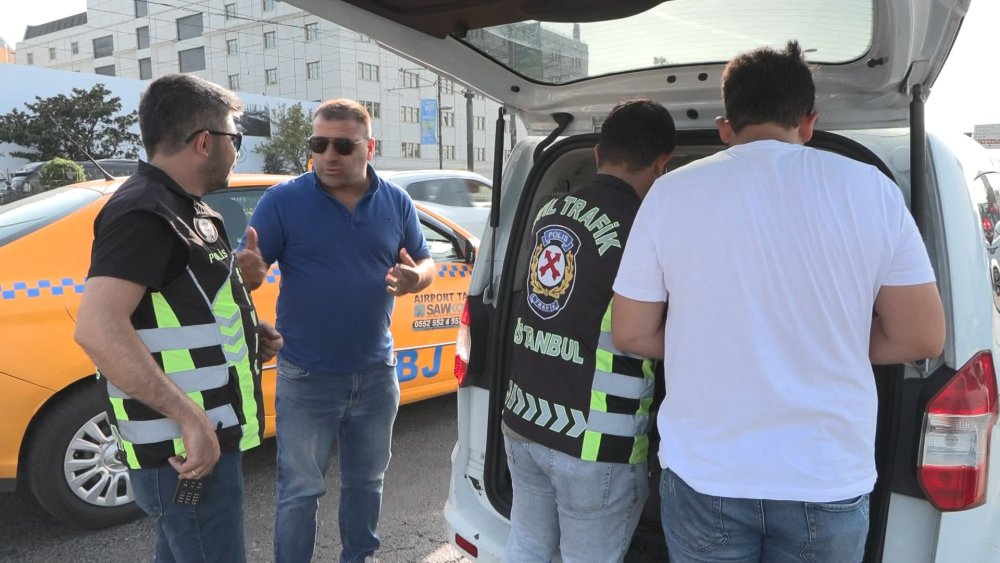 Denetim noktasından kaçmak istedi: Ehliyetine 2081 yılına kadar el konulduğu ortaya çıktı