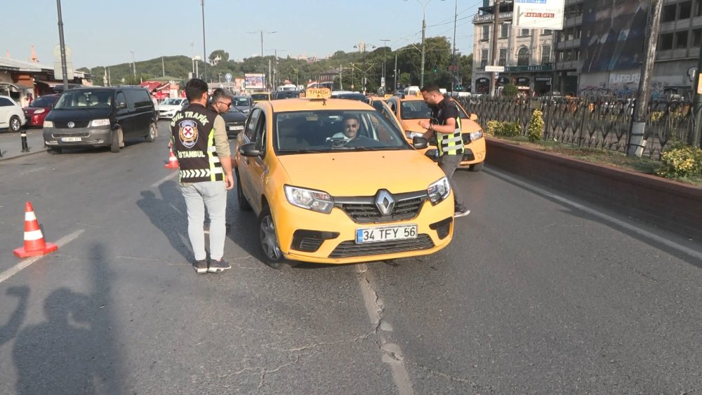 Denetim noktasından kaçmak istedi: Ehliyetine 2081 yılına kadar el konulduğu ortaya çıktı