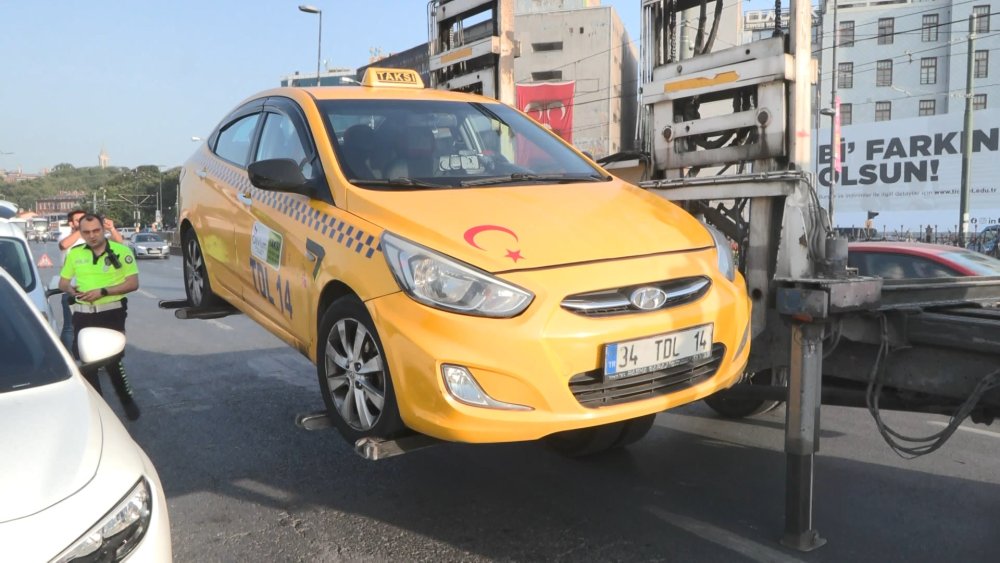 Denetim noktasından kaçmak istedi: Ehliyetine 2081 yılına kadar el konulduğu ortaya çıktı