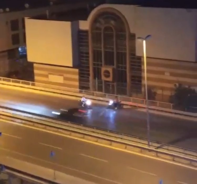 Trafikte tehlikeye davetiye: Ters yönde ve tek tekerlek üzerinde ilerlediler