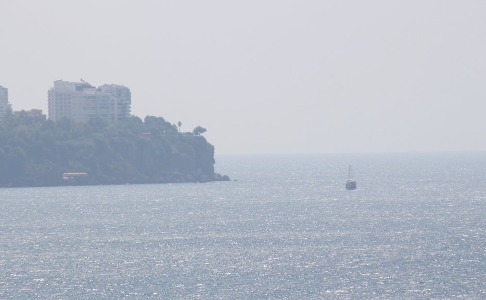 Kent nem bulutları altında