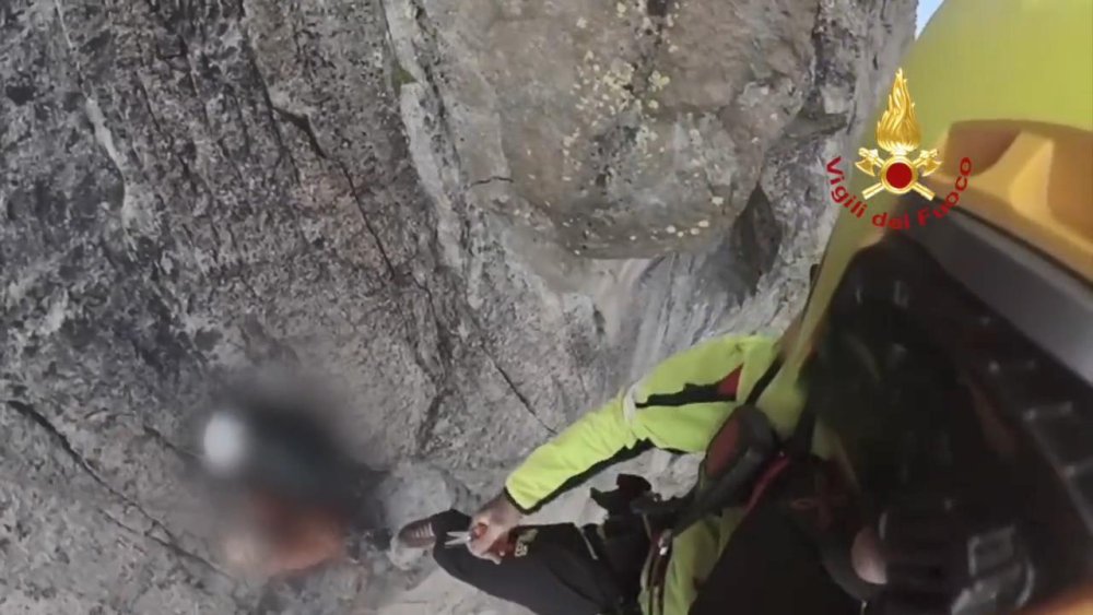 Zamana karşı yarış: 3 bin metrede mahsur kalan dağcılar böyle kurtarıldı