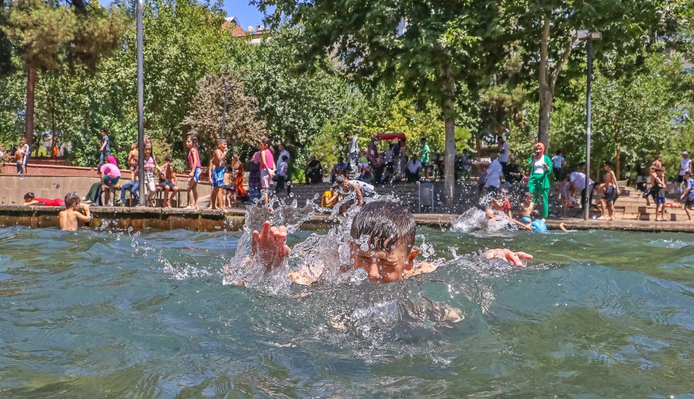 Sıcak bunalttı: Termometreler 47’yi gösterdi