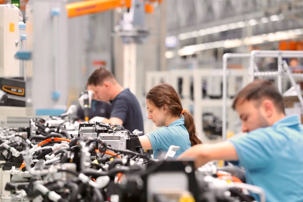 Bakanlar Togg fabrikasını ziyaret etti