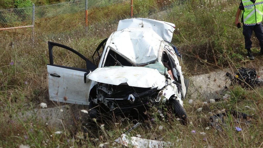Otomobil 100 metreden yuvarlandı; sürücü ve 2 oğlu öldü, eşi yaralandı