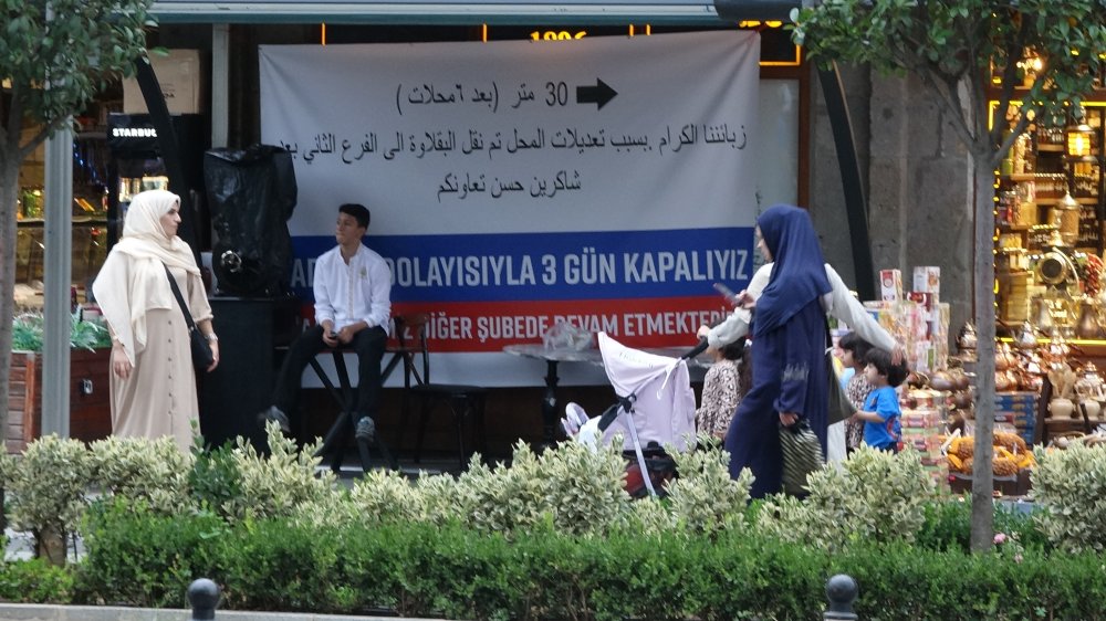 'Fahiş fiyat' mührüne 'tadilattayız' afişli kamuflaj