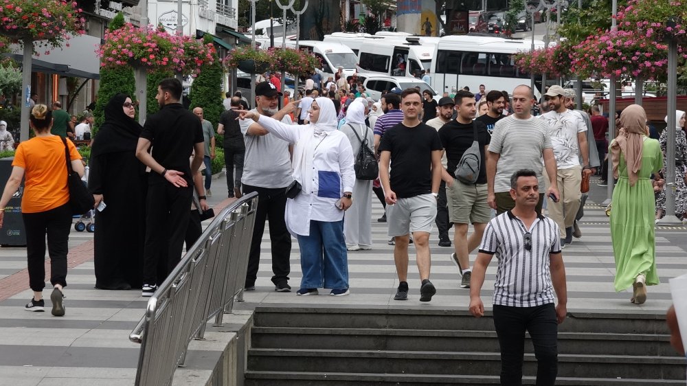 'Fahiş fiyat' mührüne 'tadilattayız' afişli kamuflaj