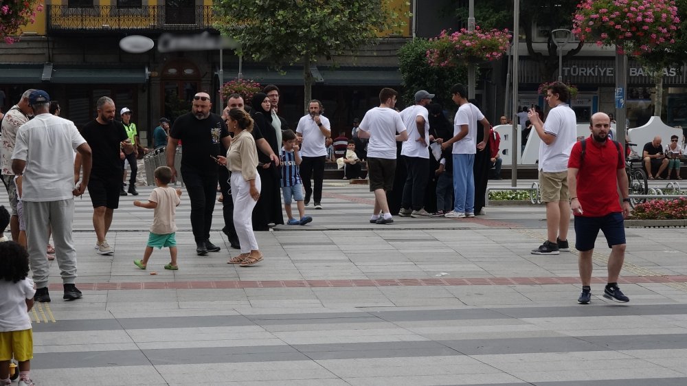 'Fahiş fiyat' mührüne 'tadilattayız' afişli kamuflaj