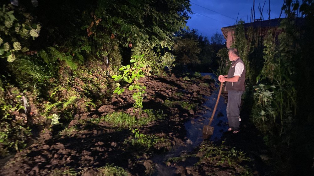 Kenti sağanak ve heyelan vurdu: Evler boşaltıldı