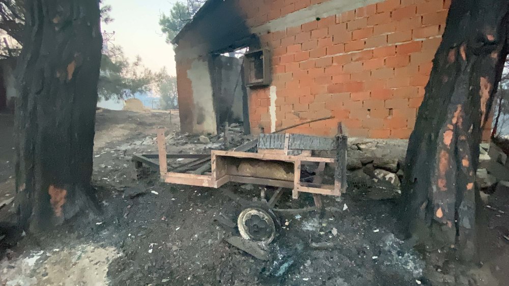 Orman yangınında 3'üncü gün: 11 köy boşaltıldı