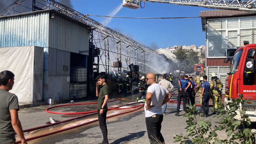 Boya fabrikasında yangın