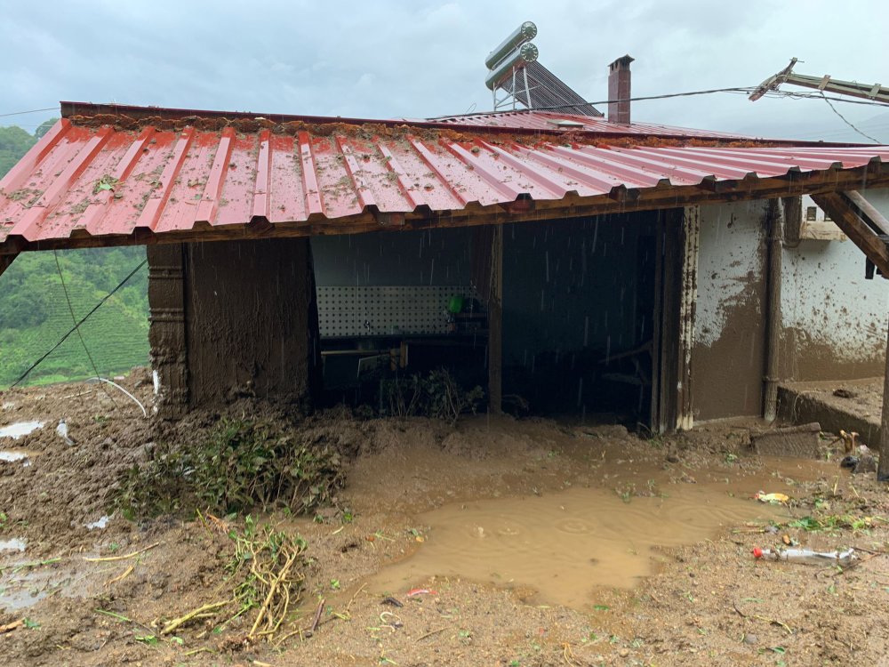 İli sağanak vurdu: 1 ev yıkıldı, 8 ev boşaltıldı