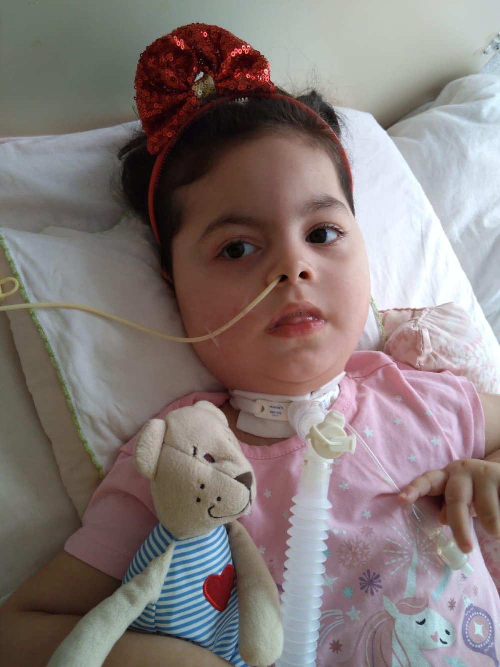 SMA'lı Ebrar'ın 7 cihaza bağlı yaşam mücadelesi: 'Kritik bir noktadayız'