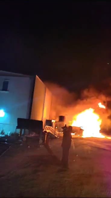 Asfalt eritme tankında yangın: Yaralılar var