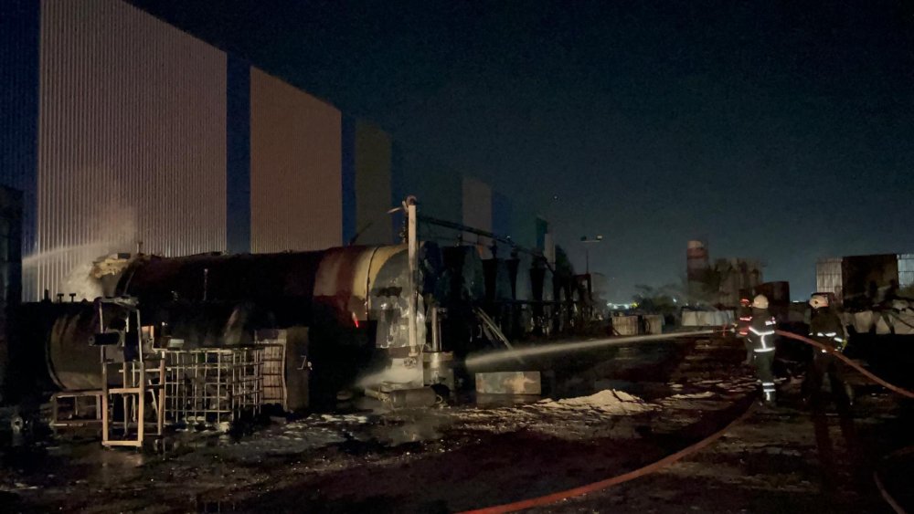 Asfalt eritme tankında yangın: Yaralılar var