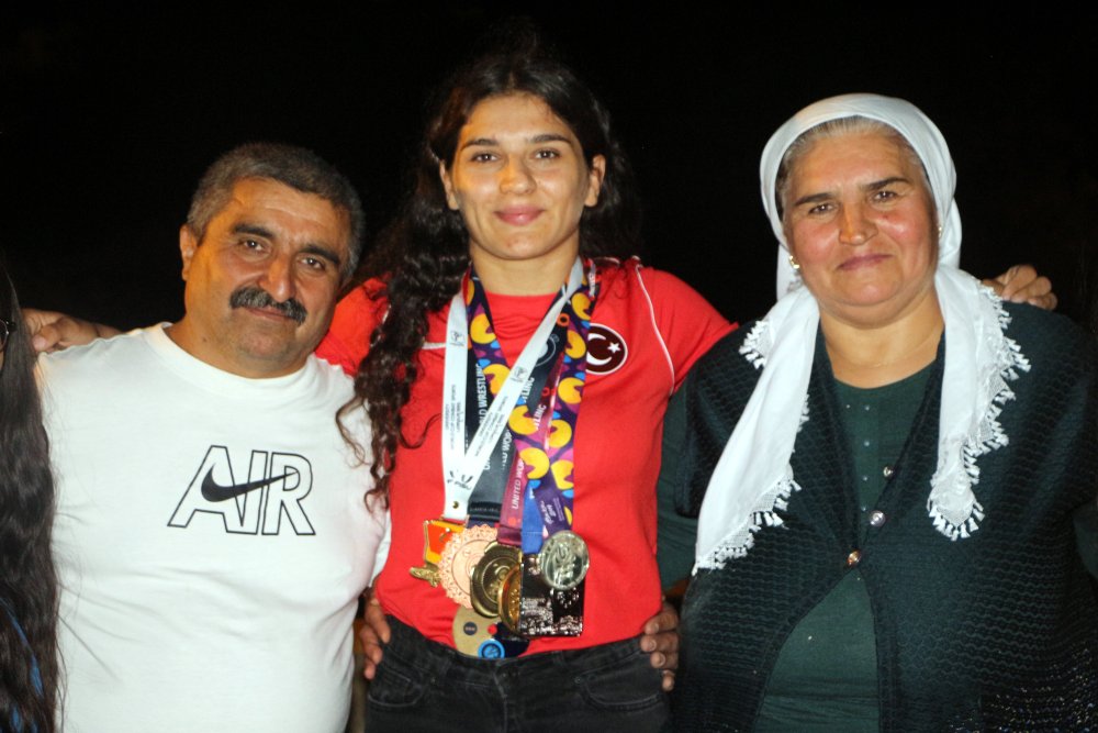 Babasından gizli antrenmanlara gitti, Avrupa Şampiyonu oldu