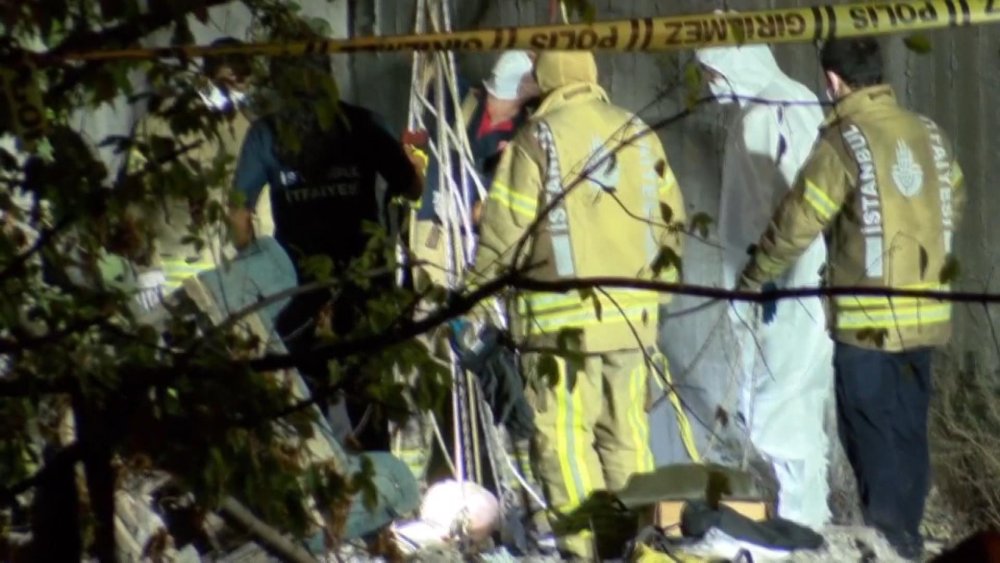 Boş arsadaki kuyuda erkek cesedi bulundu