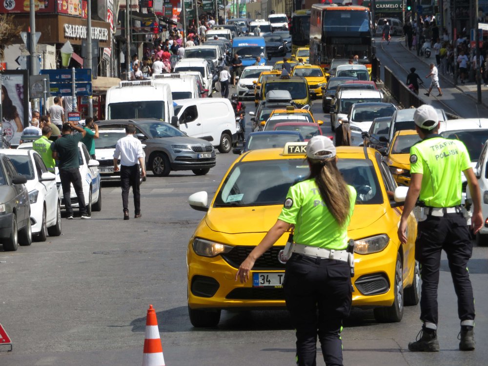 Dron destekli yaya geçidi denetimi