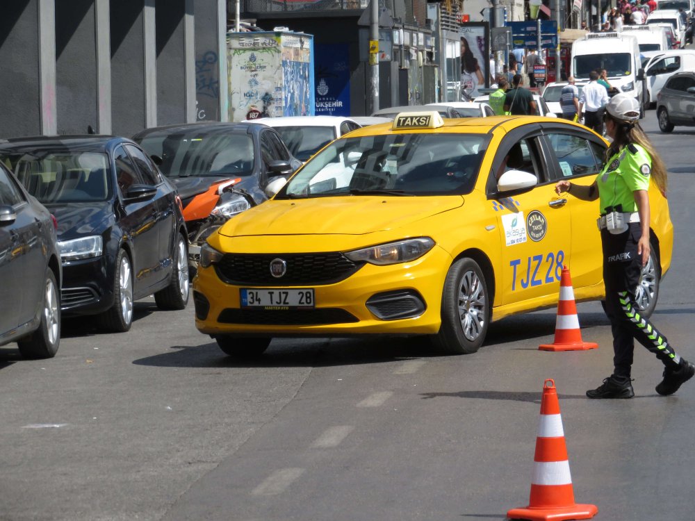 Dron destekli yaya geçidi denetimi