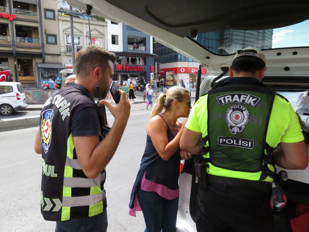 Dron destekli yaya geçidi denetimi