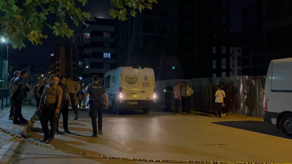 Merdiven boşluğunda 17 yaşındaki kız çocuğunun cesedi bulundu