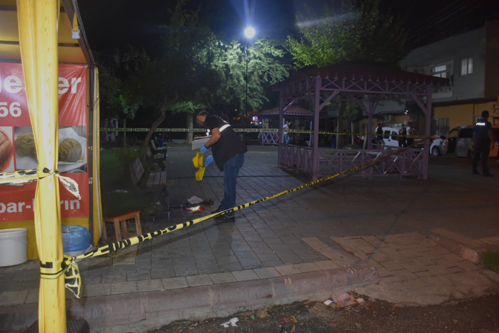 Parkta oturanlara kurşun yağdırıp kaçtılar: Yaralılar var