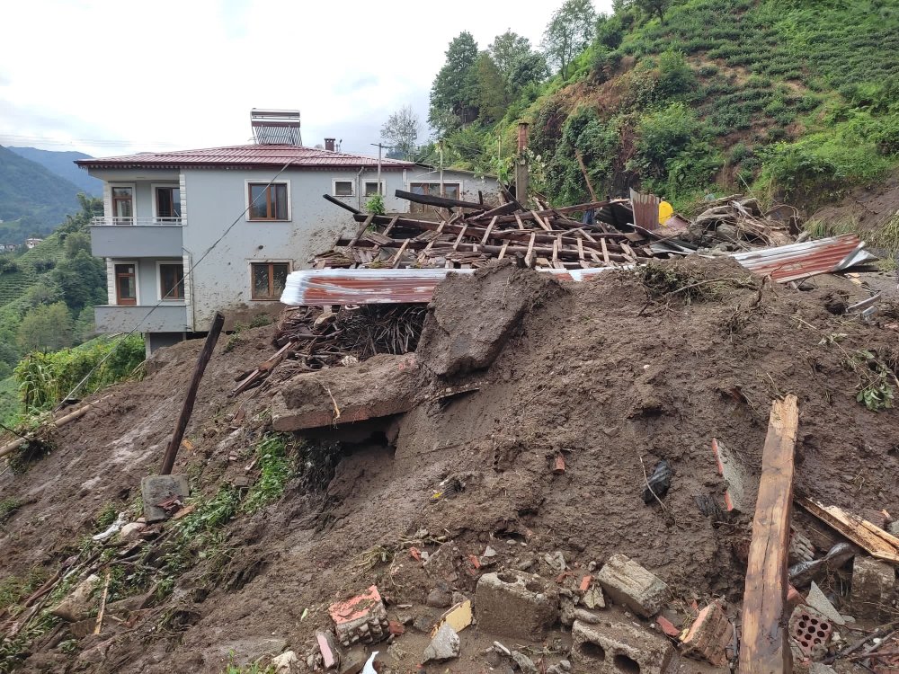 Rize'de sel ve heyelanların verdiği zarar ortaya çıktı