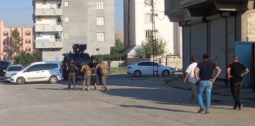 Torbacılar polise ateş açtı: 2 gözaltı