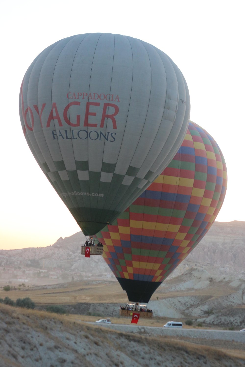 Kapadokya'da balonlar, Türk bayraklarıyla havalandı