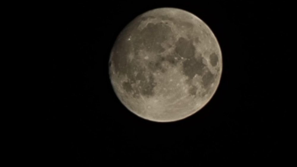 'Mavi Ay' görenleri büyüledi