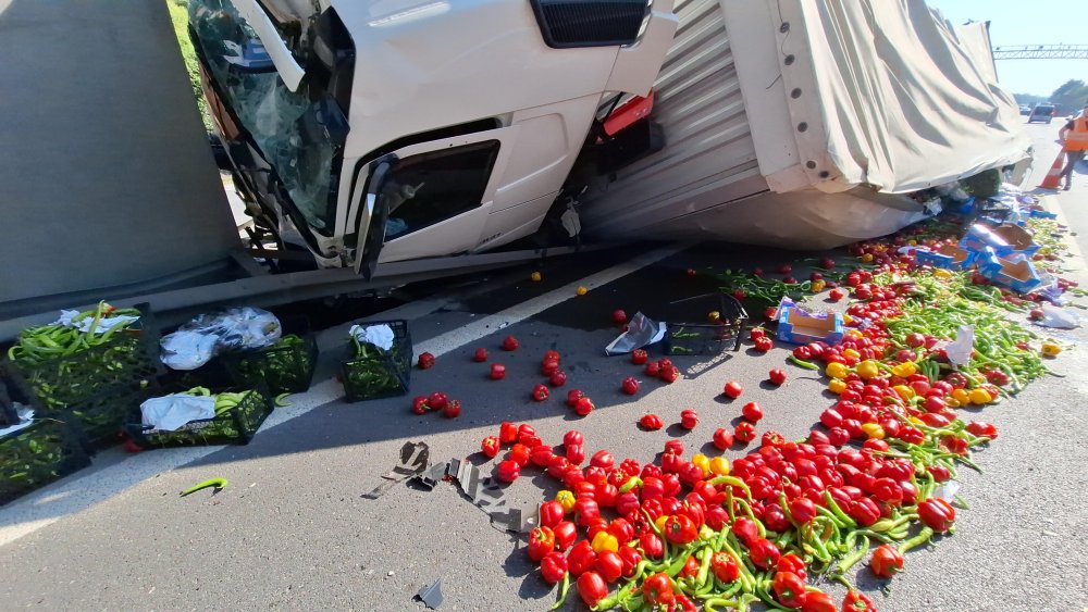 Trafiği kilitleyen kaza: Yolda 5 kilometrelik kuyruk oluştu
