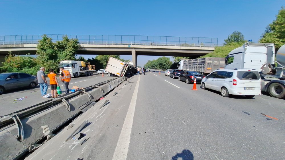 Trafiği kilitleyen kaza: Yolda 5 kilometrelik kuyruk oluştu