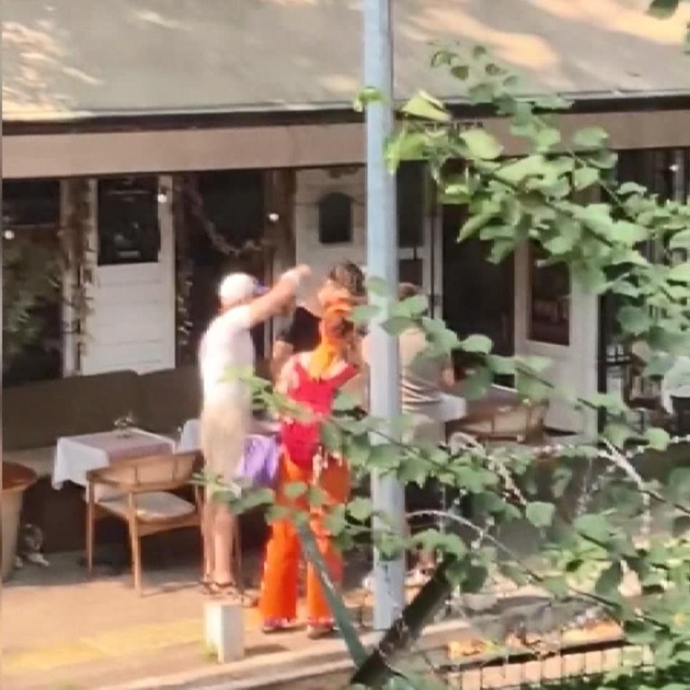 Zeytin ağacı tartışması: Kendini ağaca zincirledi