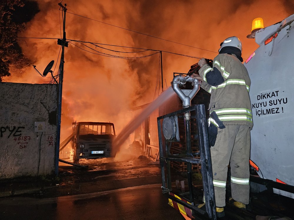 Palet imalathanesinde korkutan yangın!