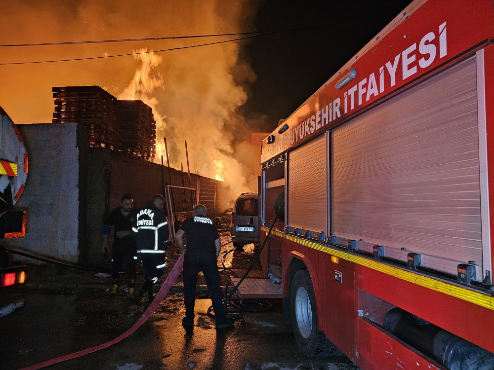 Palet imalathanesinde korkutan yangın!