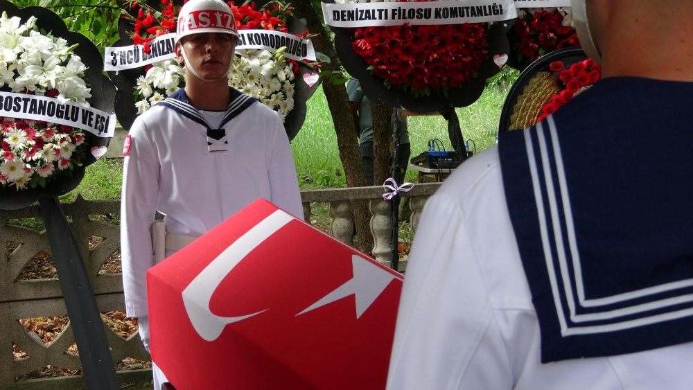 Emekliye ayrıldıktan 2 gün sonra Tuğamiral yaşamını yitirdi