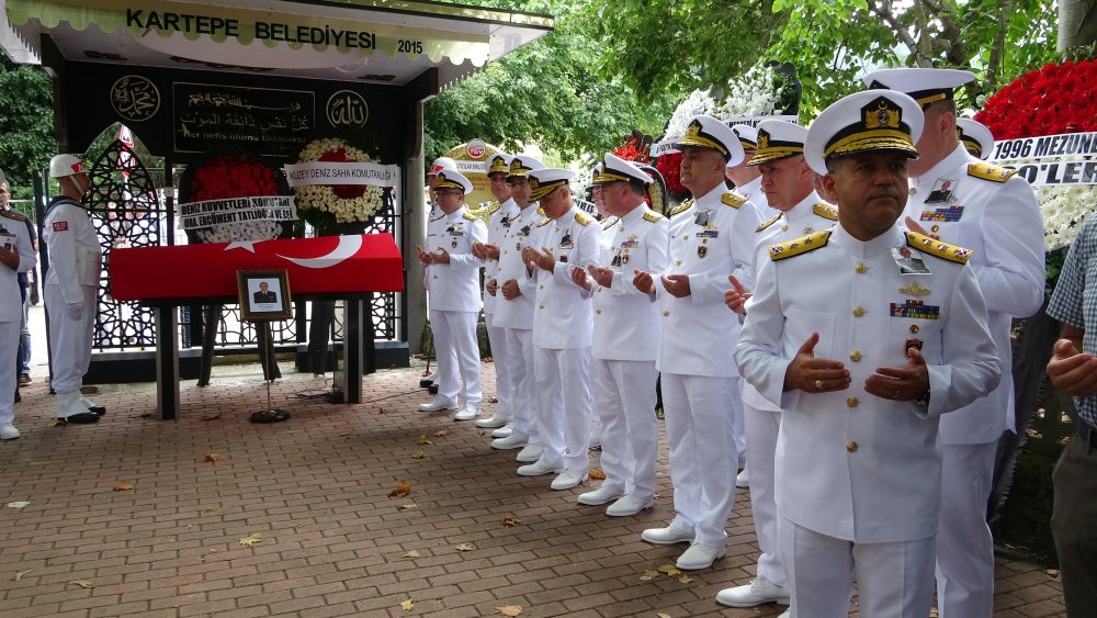 Emekliye ayrıldıktan 2 gün sonra Tuğamiral yaşamını yitirdi