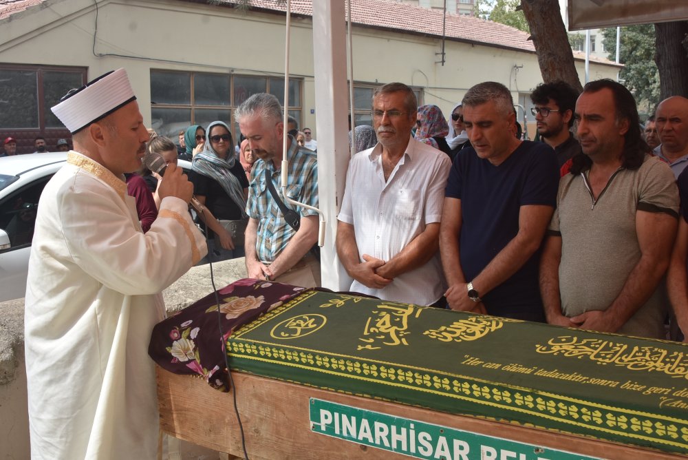 Restoranda fenalaşıp hayatını kaybetmişti, toprağa verildi