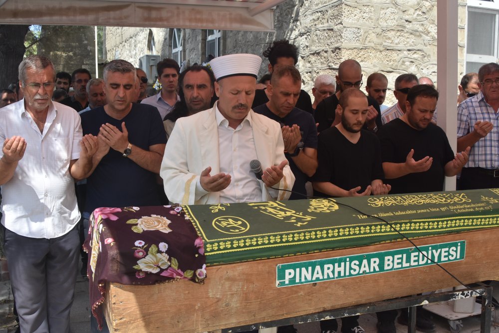 Restoranda fenalaşıp hayatını kaybetmişti, toprağa verildi