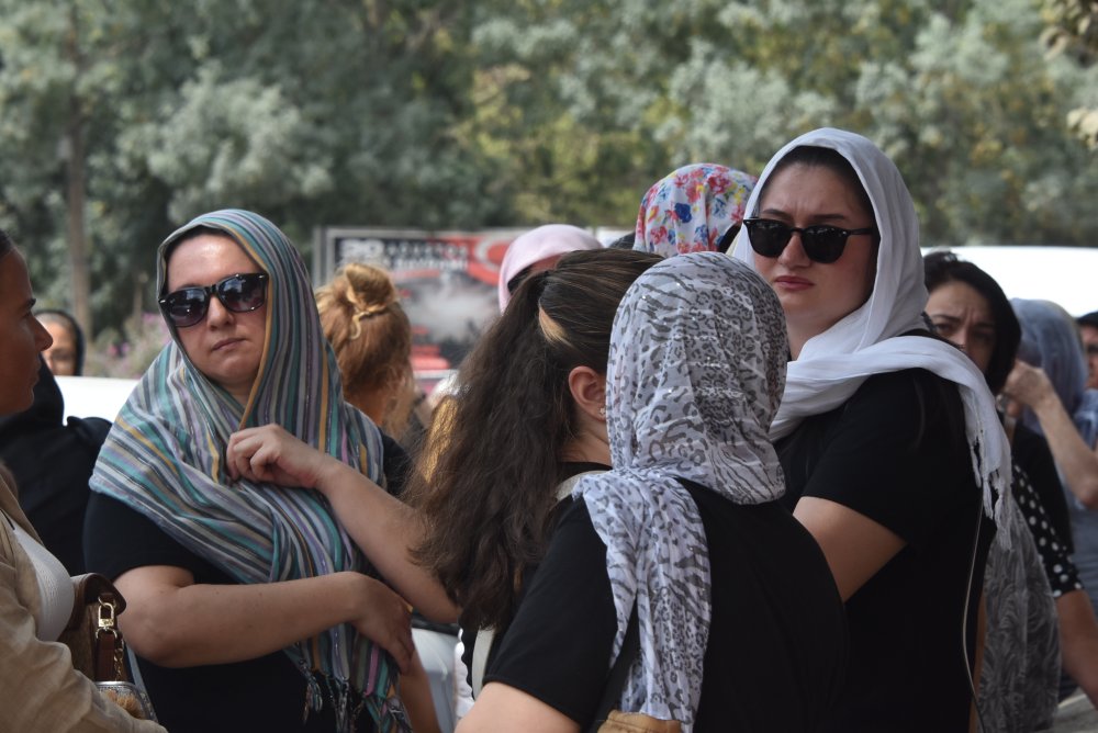 Restoranda fenalaşıp hayatını kaybetmişti, toprağa verildi