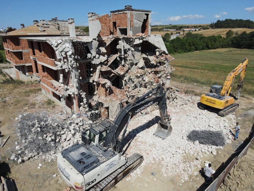 'Uygunluk' raporu verilen beton 'kullanılamaz' çıktı: Binalar yıkıldı