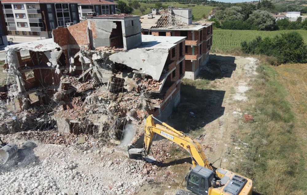 'Uygunluk' raporu verilen beton 'kullanılamaz' çıktı: Binalar yıkıldı