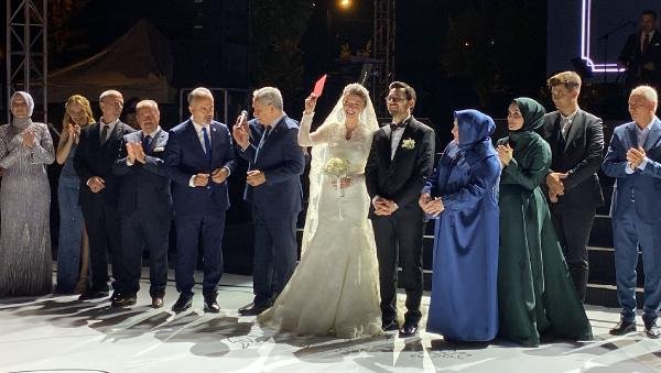 Belediye Başkanı, oğlunun nikahını kıydı